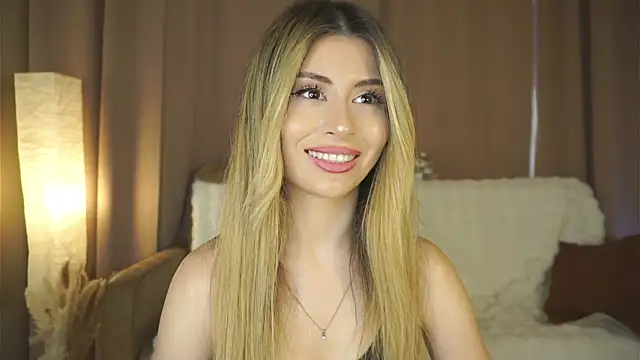 GeorginaHarn live cam on StripChat