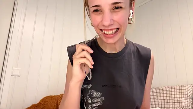 OlyMayer live cam on StripChat