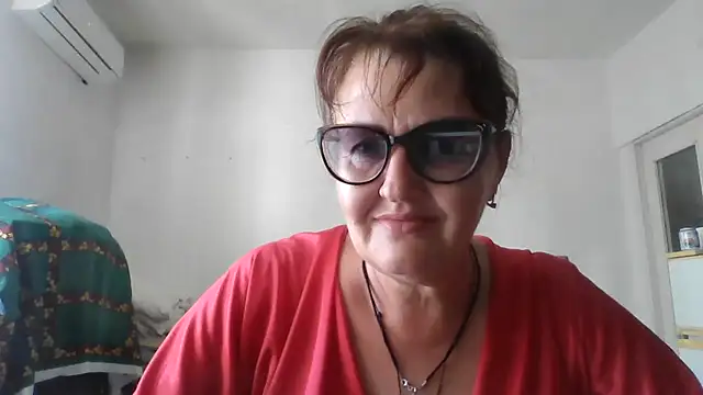 ErikaXShine live cam on StripChat