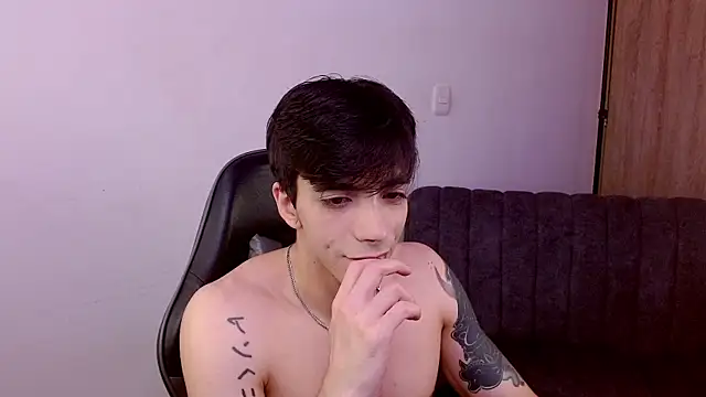 H3ll_B0I webcam