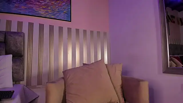 nina_glow webcam