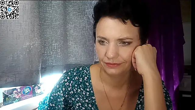 HotMamaQueen234 webcam