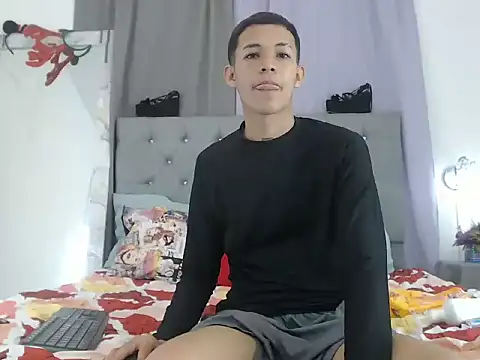 PhillipCox live cam on StripChat