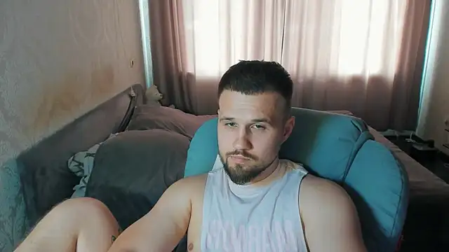 Vladik_b live cam on StripChat