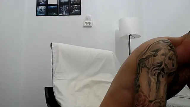 Verycutex live cam on StripChat