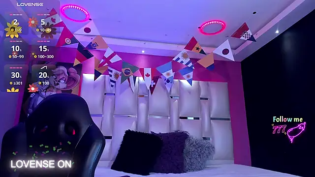 RavynRouge1 live cam on StripChat