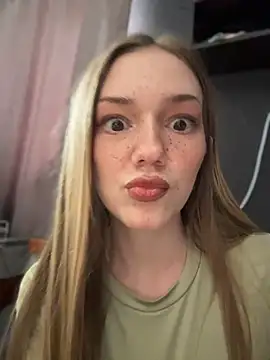 MilaMoone webcam