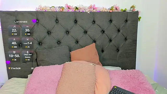 Zoe_Queens webcam