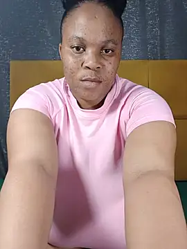 HugeTitisxx webcam