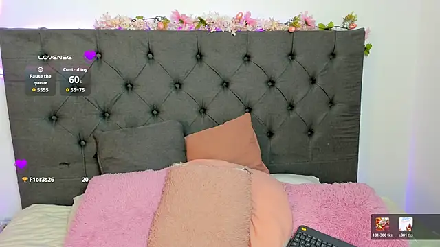 Zoe_Queens webcam