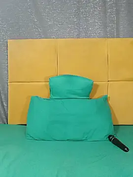 HugeTitisxx live cam on StripChat