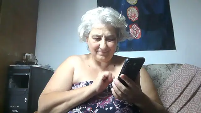 ExquisiteMature live cam on StripChat