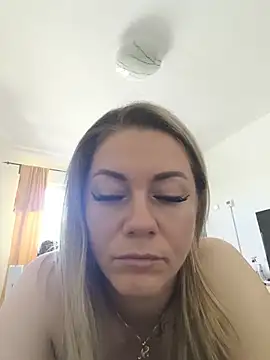 AdelleDeep webcam