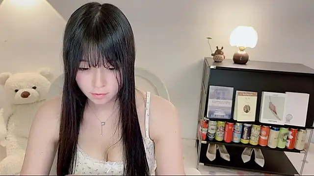 Onechestnut live cam on StripChat