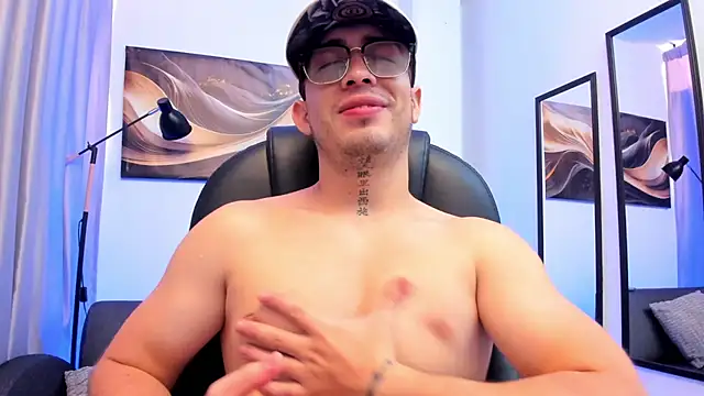 Tommas_Jhonson live cam on StripChat