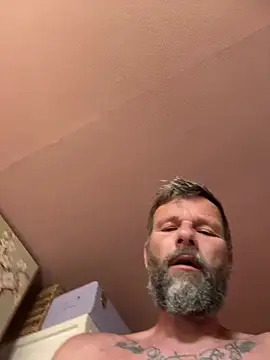 Macca197608 live cam on StripChat