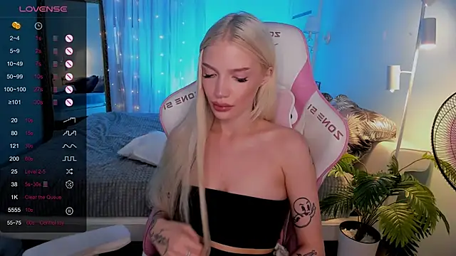 AnyaTaylor_ live cam on StripChat