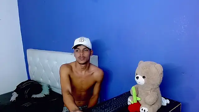 Angel_foxc13 live cam on StripChat