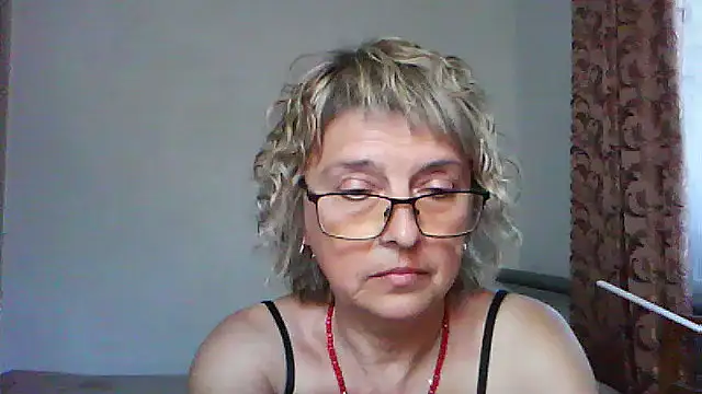 ElizabethGorden live cam on StripChat