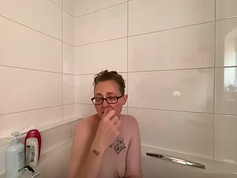 Curvy-Jinx webcam