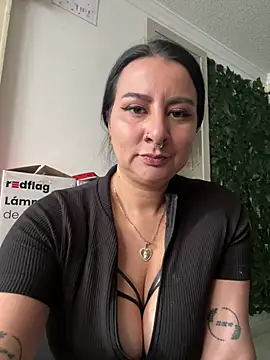 abril_luv (F young) - Show boobs