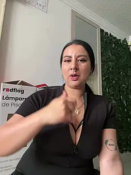 Abril_Luv live cam on StripChat