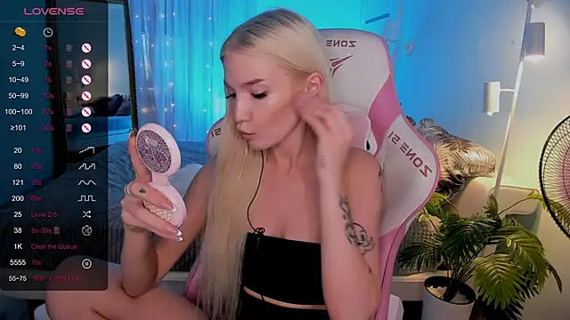 AnyaTaylor_ webcam