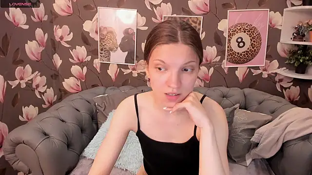 MelaniGrand webcam