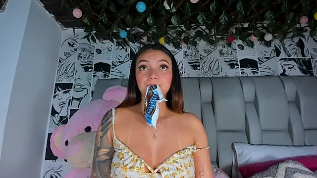 LucyRosse live cam on StripChat