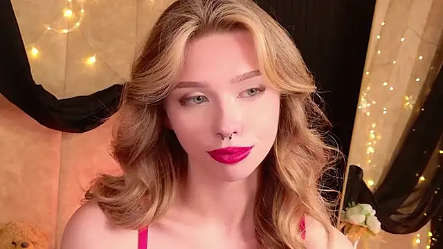 Sierra_Fane live cam on StripChat