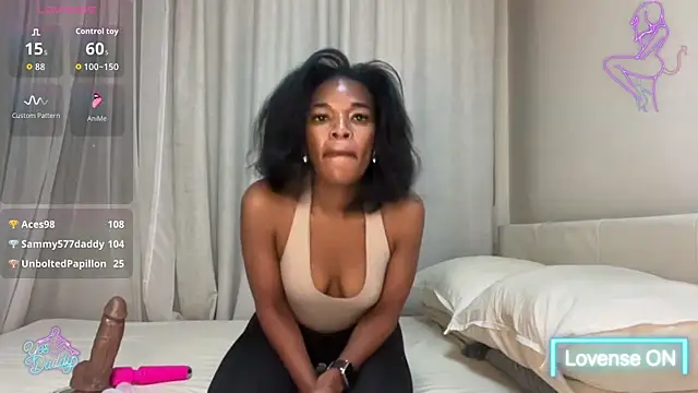 LunaJoHeat live cam on StripChat