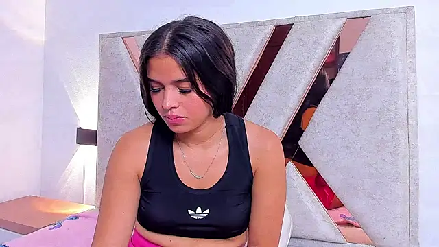 Milly610 live cam on StripChat