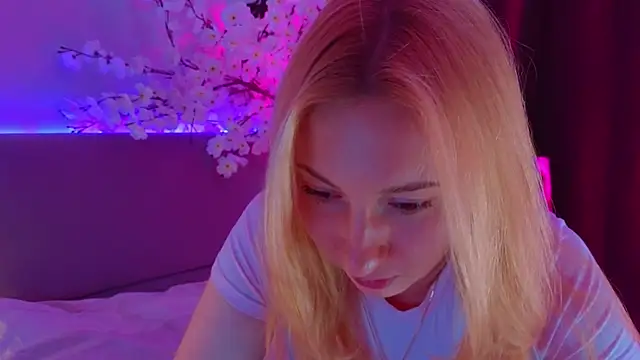 RosalieHandley live cam on StripChat