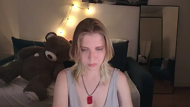 Viki_Charm live cam on StripChat