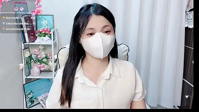 Clover_Nhi live cam on StripChat