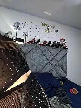 Shantey_Laurent live cam on StripChat