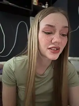 MilaMoone webcam