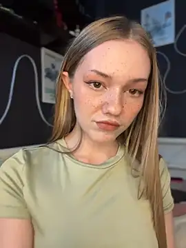 MilaMoone webcam