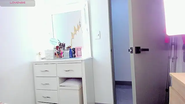 LadyNahir webcam