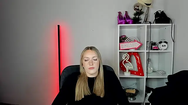 EvelynBlond webcam