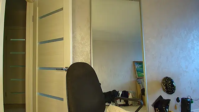 LioraWeiss live cam on StripChat