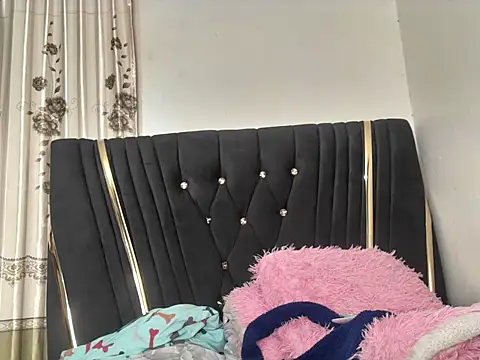 sexyleah25 webcam