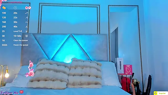 AlannaJoness webcam