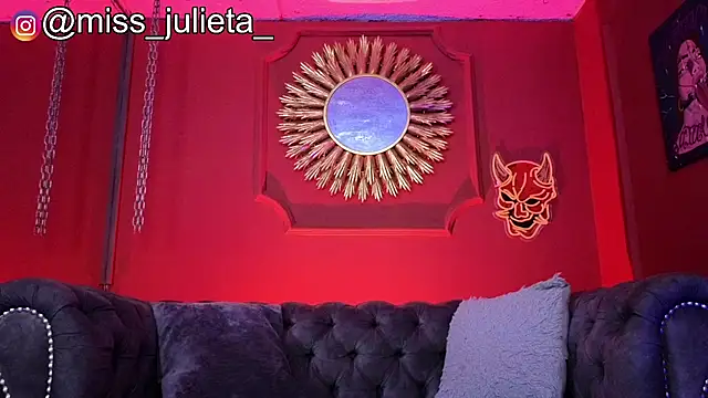 Julieta_Russell webcam