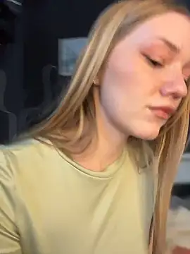 MilaMoone webcam