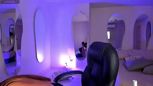 ArianaDumont live cam on StripChat