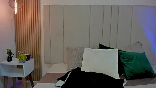 Victoria_Rosee live cam on StripChat