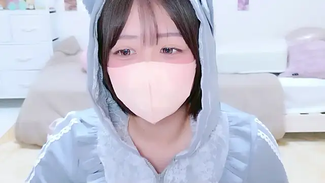 Hinata_Sun live cam on StripChat
