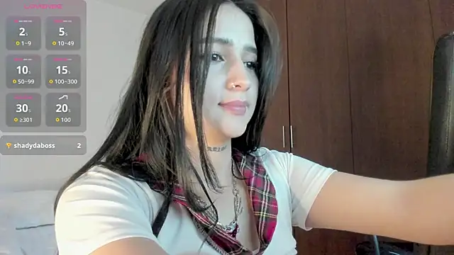 holly_squirtt live cam on StripChat