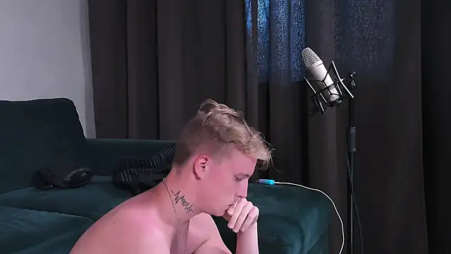 SweetBoyAlexx webcam